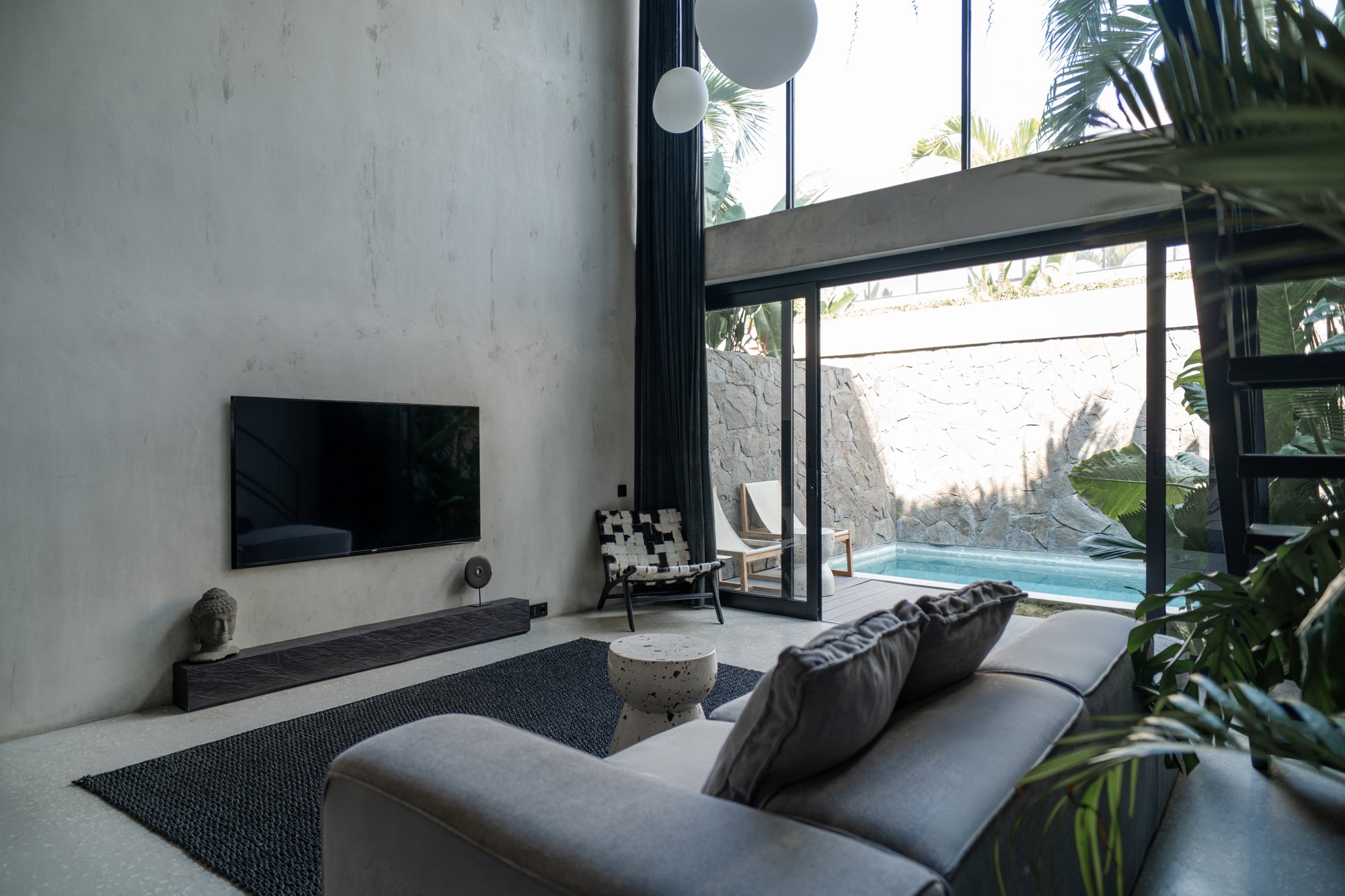 One-bedroom townhouse — living room and pool view